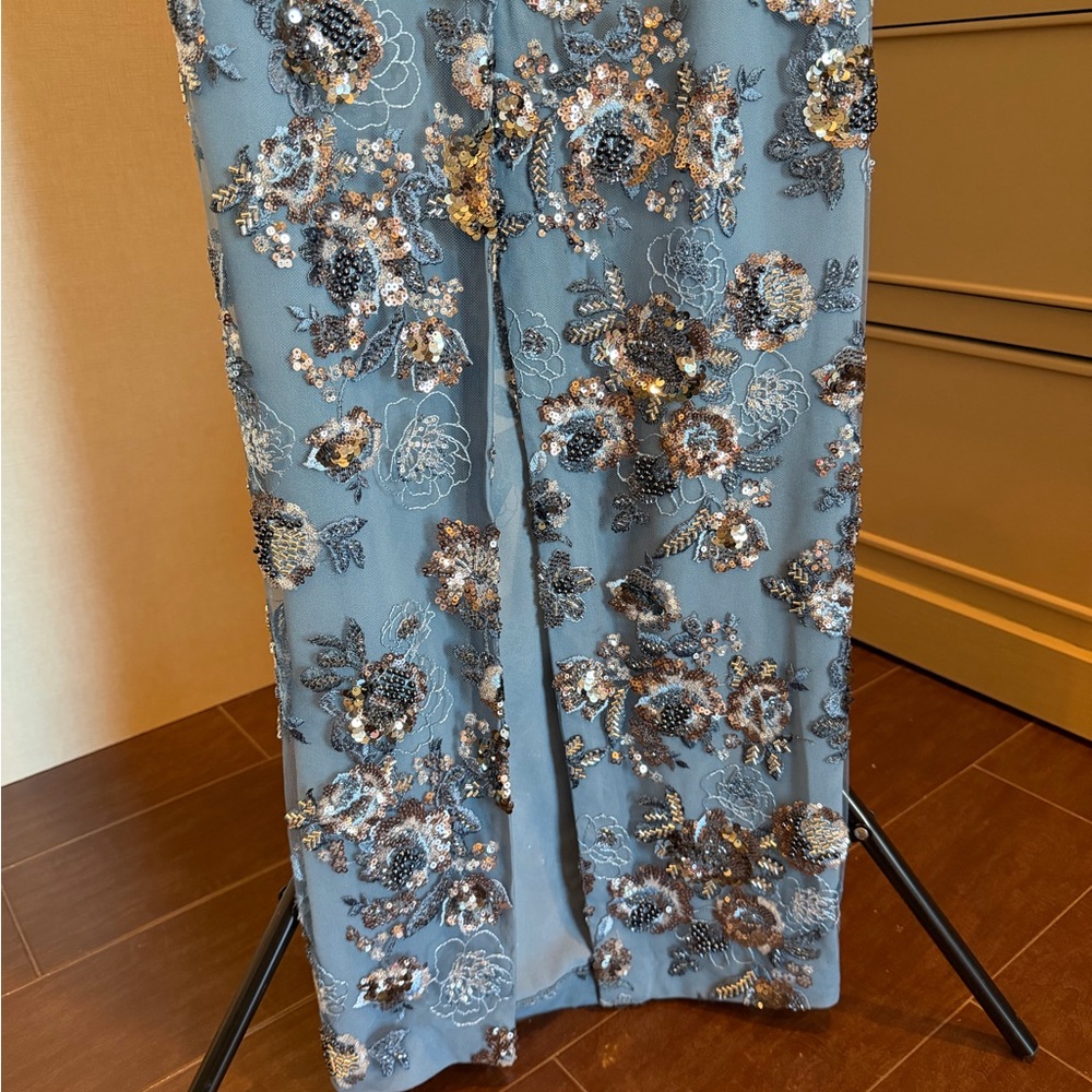 Elegant Strapless Blue Floral Dress - Picture 9 of 15